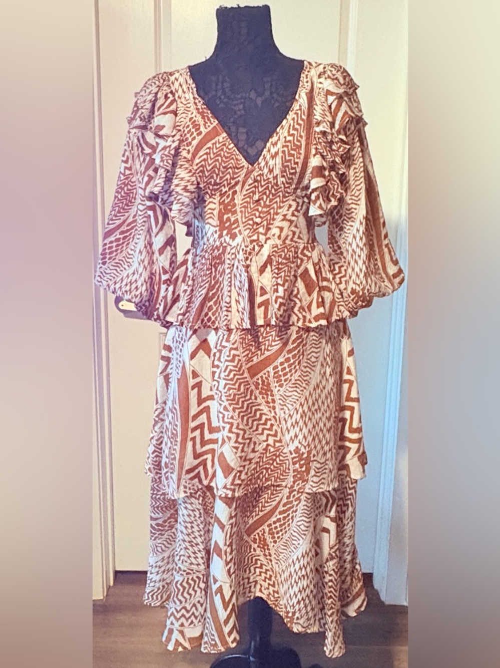 Karlie GEOMETRIC TRIBAL VNECK RUFFLE BROWN AND CREAM MIDI DRESS Size Small